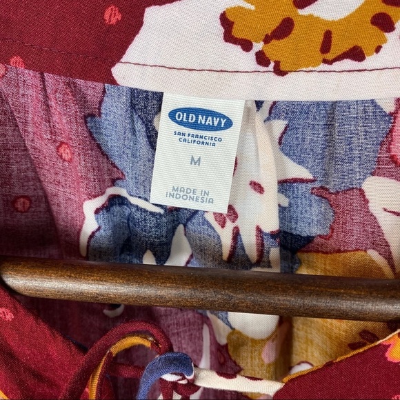 3/$20 Old Navy Burgundy Floral Sleeveless Top - Picture 3 of 5